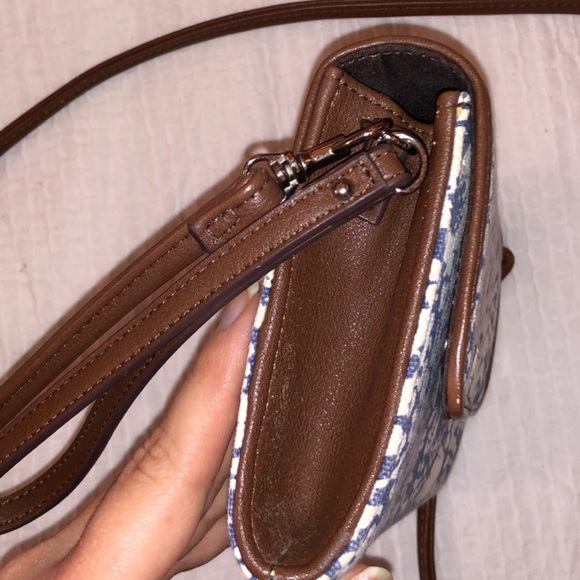 CHAPS Crossbody - Picture 3 of 3